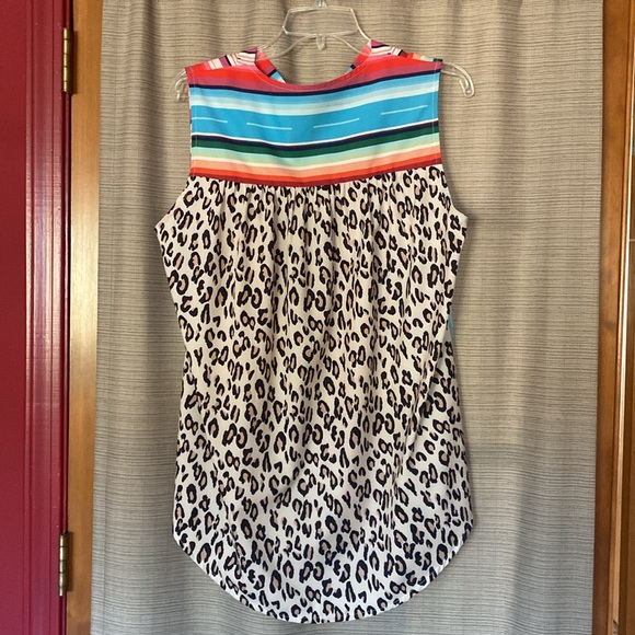 Very cute and colorful sleeveless blouse- size L. - Picture 3 of 3